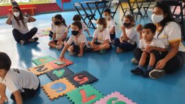 Alunos do Infantil realizam prática sobre as brincadeiras tradicionais pelo Brasil | Unidade 3 Pindamonhangaba